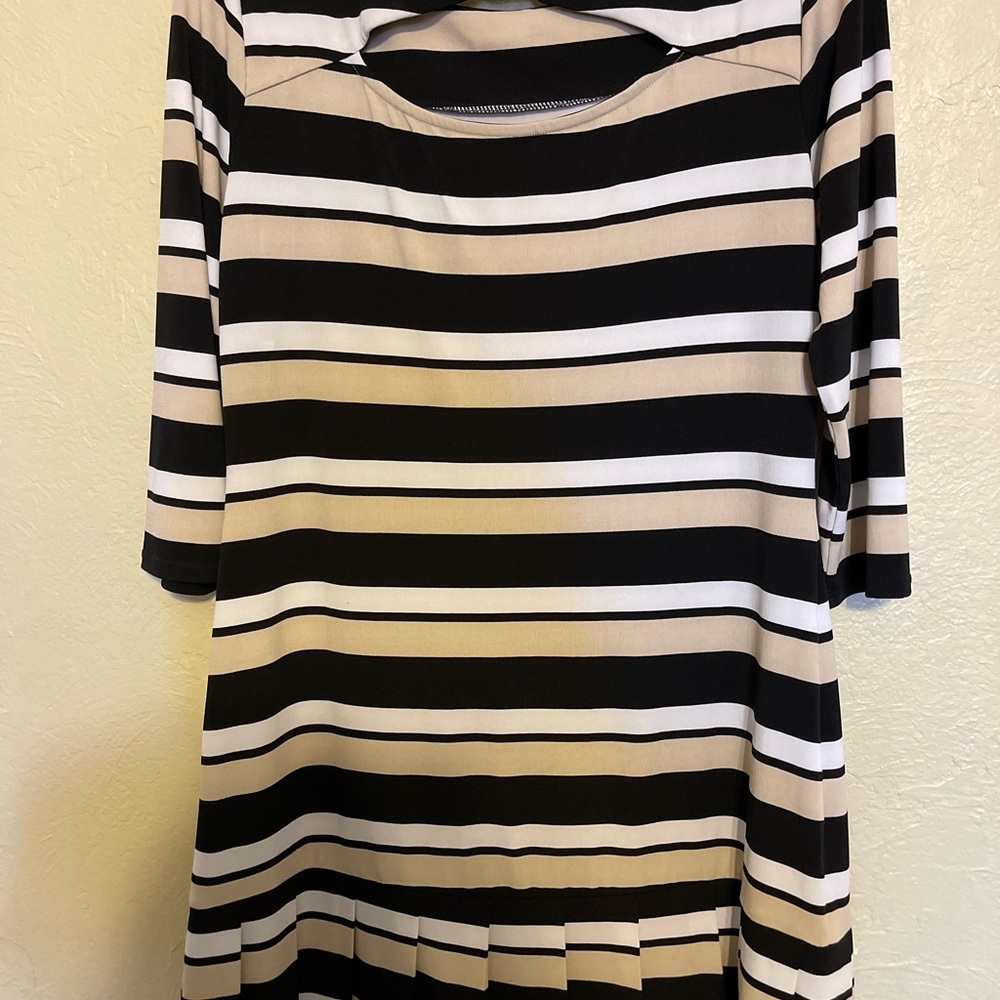 *NWT* White House Black Market Black and cream dress size M